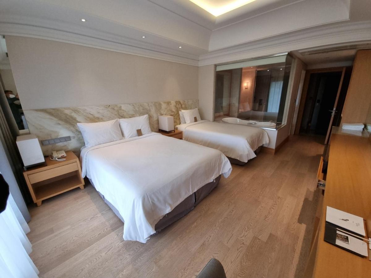 Pinegrove Hotel Gimhae Extérieur photo