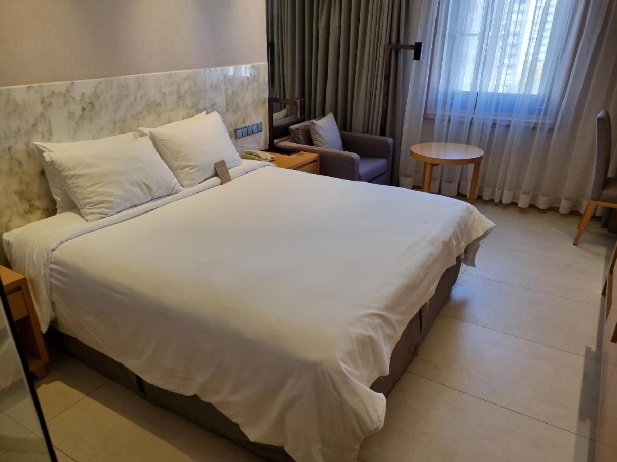 Pinegrove Hotel Gimhae Extérieur photo